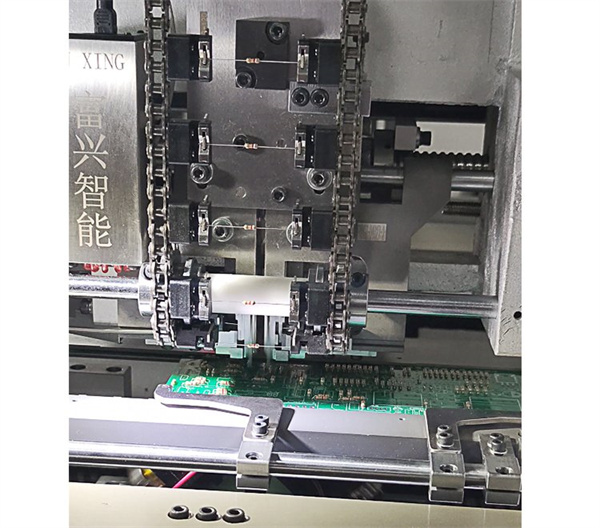 SMT生產(chǎn)中提高插件機(jī)設(shè)備生產(chǎn)效率，這些就夠了