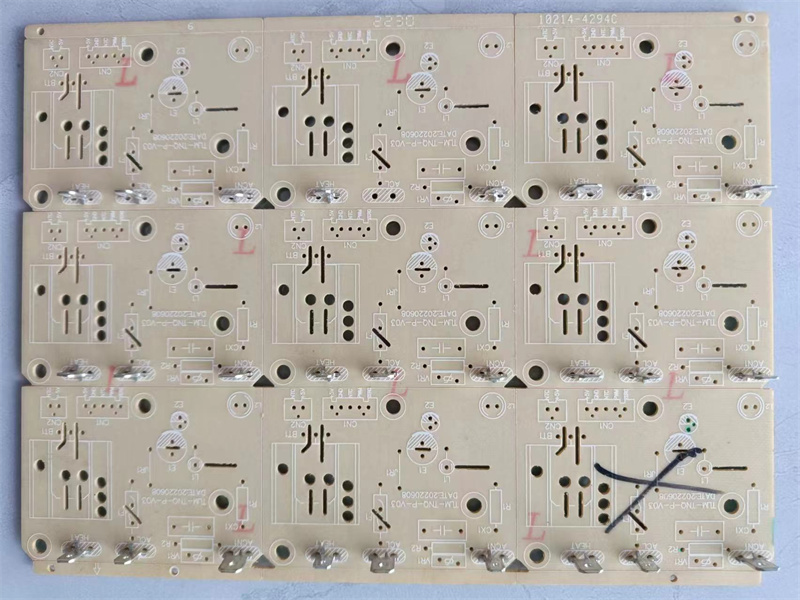 汽車電子的精密裝配：自動(dòng)立式插件機(jī)如何保障車載娛樂系統(tǒng)的質(zhì)量